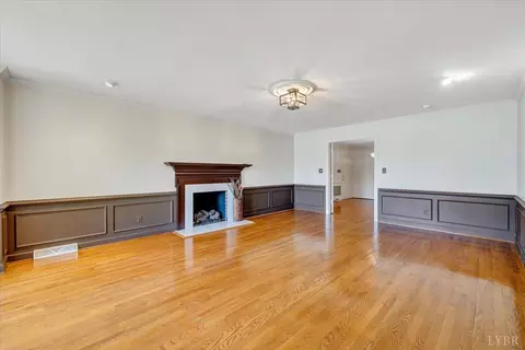 Living - 100 Meadowgate Dr, Forest, VA 24551 photo 2 of 10
