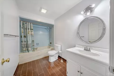 Bath - 100 Meadowgate Dr, Forest, VA 24551 photo 2 of 8