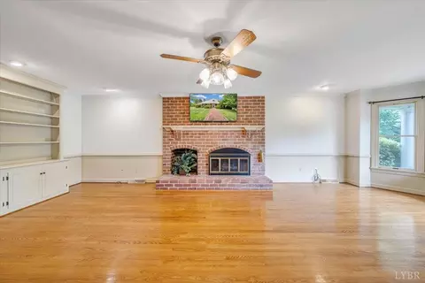 Living - 100 Meadowgate Dr, Forest, VA 24551 photo 5 of 10