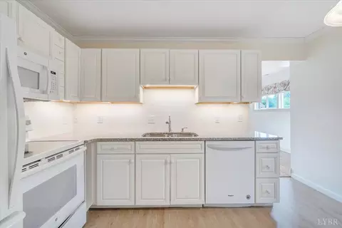 Kitchen - 100 Meadowgate Dr, Forest, VA 24551 photo 4 of 4