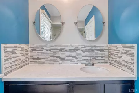 Bath - 100 Meadowgate Dr, Forest, VA 24551 photo 5 of 8