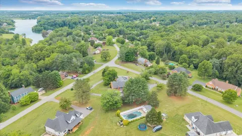 View/Area - 100 Meadowgate Dr, Forest, VA 24551 photo 2 of 7