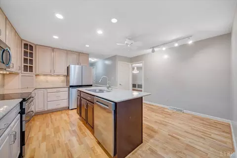 Kitchen - 100 Meadowgate Dr, Forest, VA 24551 photo 2 of 4