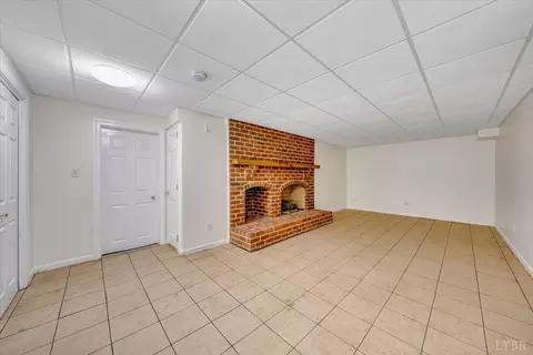 Living - 100 Meadowgate Dr, Forest, VA 24551 photo 9 of 10