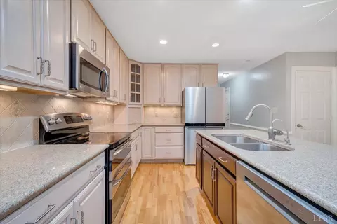 Kitchen - 100 Meadowgate Dr, Forest, VA 24551 photo 3 of 4