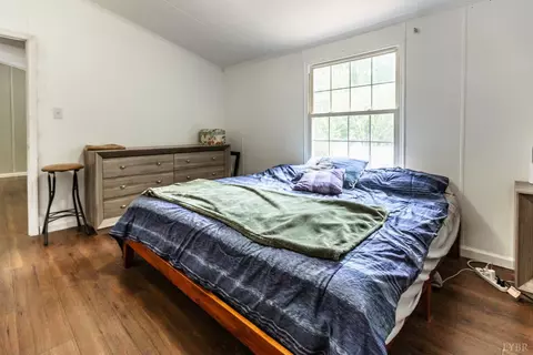Bedroom - 809 Red Bird Dr, Gladstone, VA 24553 photo 3 of 4