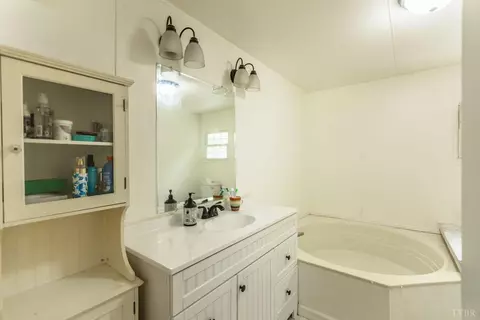 Bath - 809 Red Bird Dr, Gladstone, VA 24553 photo 3 of 6