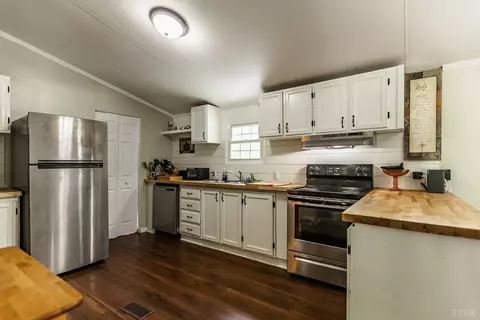 Kitchen - 809 Red Bird Dr, Gladstone, VA 24553 photo 2 of 4