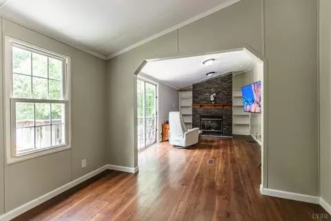 Living - 809 Red Bird Dr, Gladstone, VA 24553 photo 3 of 4