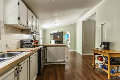 Kitchen - 809 Red Bird Dr, Gladstone, VA 24553 photo 3 of 4