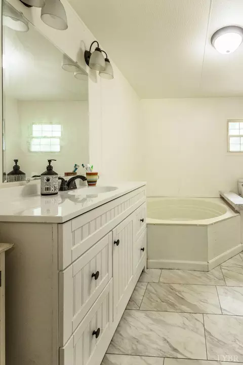 Bath - 809 Red Bird Dr, Gladstone, VA 24553 photo 4 of 6