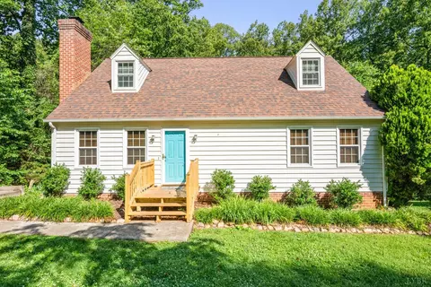 409 Jefferson Woods Dr, Forest, VA 24551