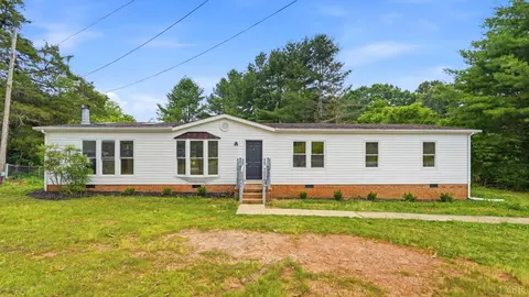 444 Church St, Appomattox, VA 24522