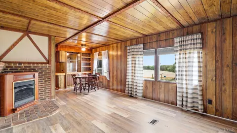 Living - 1275 Redfields Rd, Appomattox, VA 24522 photo 1 of 3