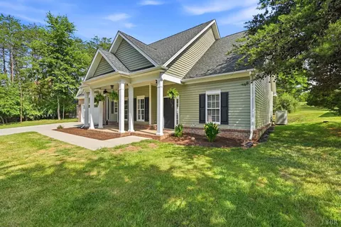 Exterior - 1305 Daltons Dr, Forest, VA 24551 photo 6 of 11