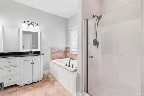 Bath - 1305 Daltons Dr, Forest, VA 24551 photo 1 of 5