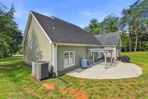 Exterior - 1305 Daltons Dr, Forest, VA 24551 photo 11 of 11