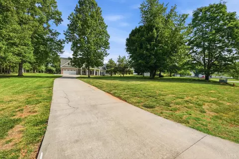Exterior - 1305 Daltons Dr, Forest, VA 24551 photo 5 of 11
