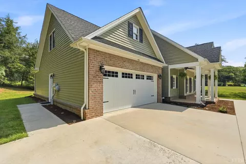 Exterior - 1305 Daltons Dr, Forest, VA 24551 photo 9 of 11