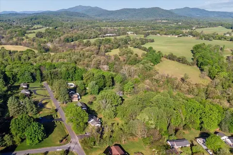 138 Vista Dr, Amherst, VA 24521 photo 2