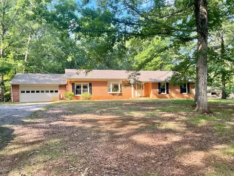129 Foxwood Dr, Goode, VA 24556