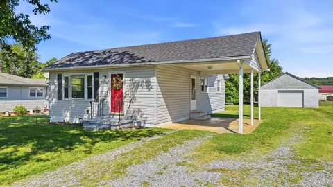 201 Fauntleroy St, Altavista, VA 24517