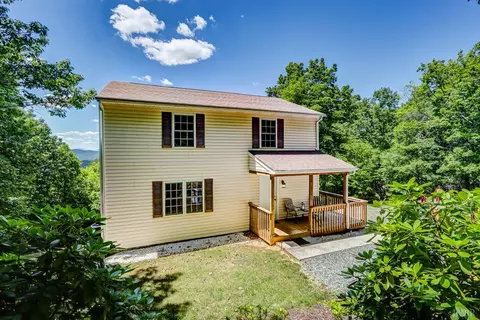 585 Cresthill Rd, Lynchburg, VA 24504