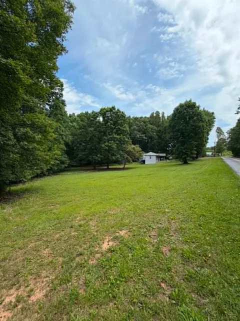 3309 Crab Orchard Rd, Huddleston, VA 24104
