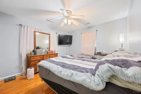 Bedroom - 969 Hawkins Rd, Evington, VA 24550 photo 5 of 7