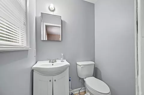 Bath - 969 Hawkins Rd, Evington, VA 24550 photo 2 of 4
