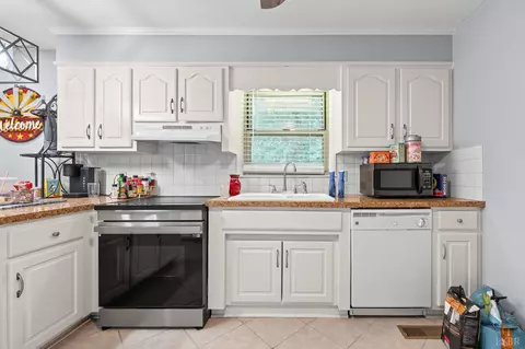 Kitchen - 969 Hawkins Rd, Evington, VA 24550 photo 3 of 3