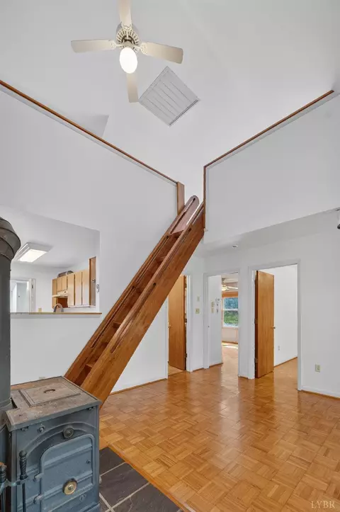 Entry Way - 359 Liberty Ln, Buckingham, VA 23921 photo 4 of 5