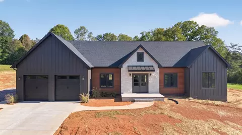 9041 Stonewall Rd, Appomattox, VA 24522