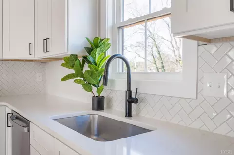 Kitchen - 2533 Thomas Jefferson Rd, Forest, VA 24551 photo 5 of 7