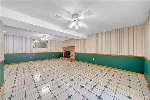 Living - 121 Ridgeview Rd, Hurt, VA 24563 photo 9 of 9