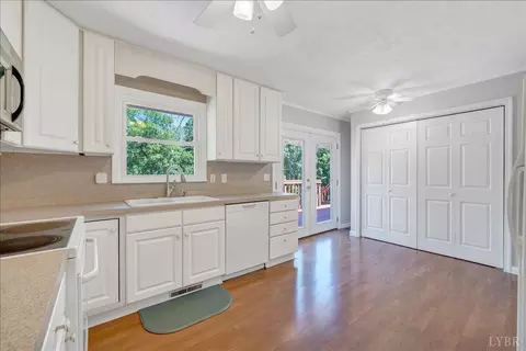 Kitchen - 121 Ridgeview Rd, Hurt, VA 24563 photo 4 of 4
