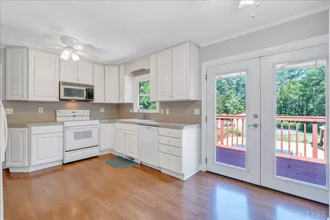 Kitchen - 121 Ridgeview Rd, Hurt, VA 24563 photo 1 of 4