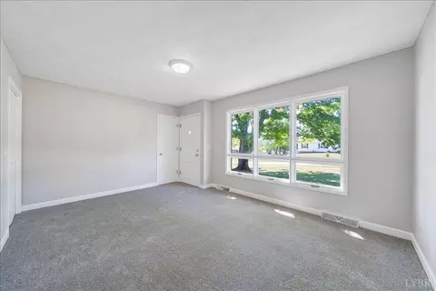 Living - 121 Ridgeview Rd, Hurt, VA 24563 photo 2 of 9