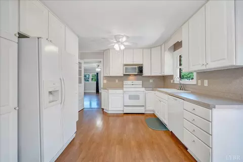 Kitchen - 121 Ridgeview Rd, Hurt, VA 24563 photo 2 of 4