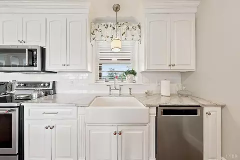 Kitchen - 1237 Austin Mill Rd, Evington, VA 24550 photo 5 of 8