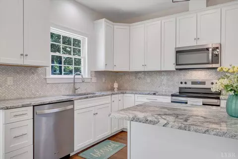 Kitchen - 222 Graves Dr, Forest, VA 24551 photo 6 of 6