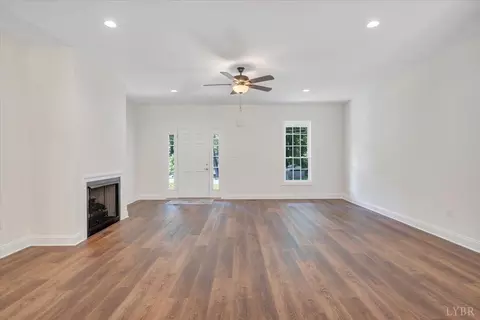 Living - 222 Graves Dr, Forest, VA 24551 photo 2 of 4
