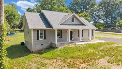 Exterior - 222 Graves Dr, Forest, VA 24551 photo 14 of 19