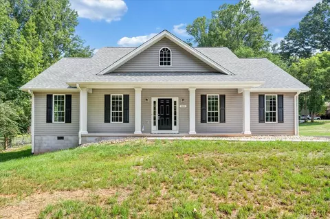 Exterior - 222 Graves Dr, Forest, VA 24551 photo 13 of 19