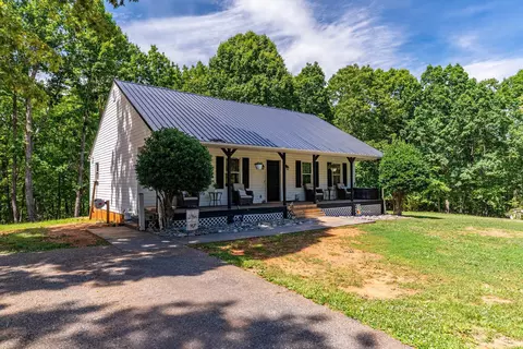 Exterior - 3237 Dearborn Rd, Evington, VA 24550 photo 6 of 16