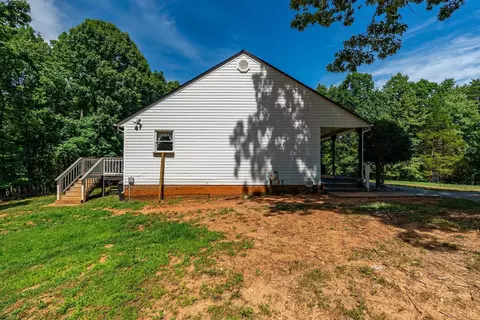 Exterior - 3237 Dearborn Rd, Evington, VA 24550 photo 10 of 16