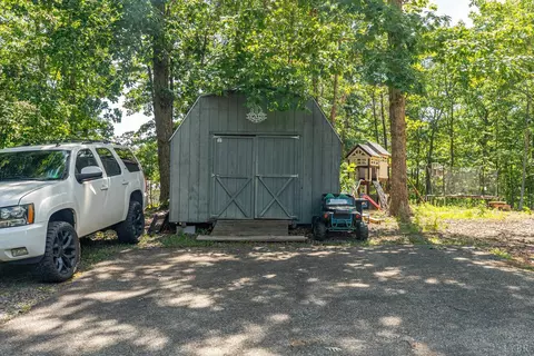 Exterior - 3237 Dearborn Rd, Evington, VA 24550 photo 5 of 16