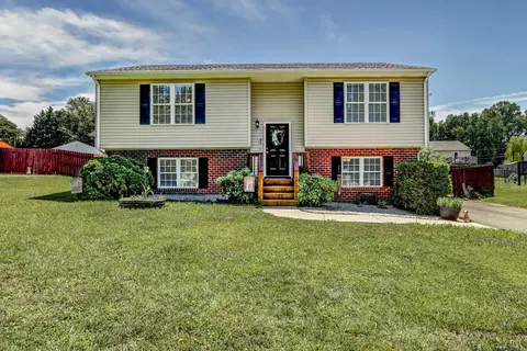 208 Sweeney Cir, Forest, VA 24551