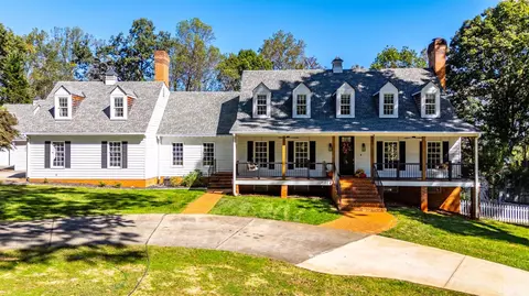 207 Fox Runn Dr, Lynchburg, VA 24503