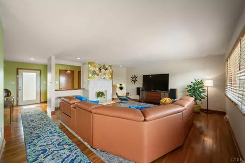 Living - 102 Cold Branch Rd, Forest, VA 24551 photo 3 of 5